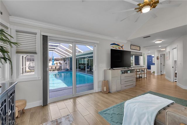 1221 SE 43rd TER, Cape Coral, FL 33904