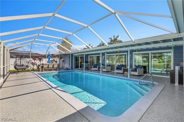 1221 SE 43rd TER, Cape Coral, FL 33904