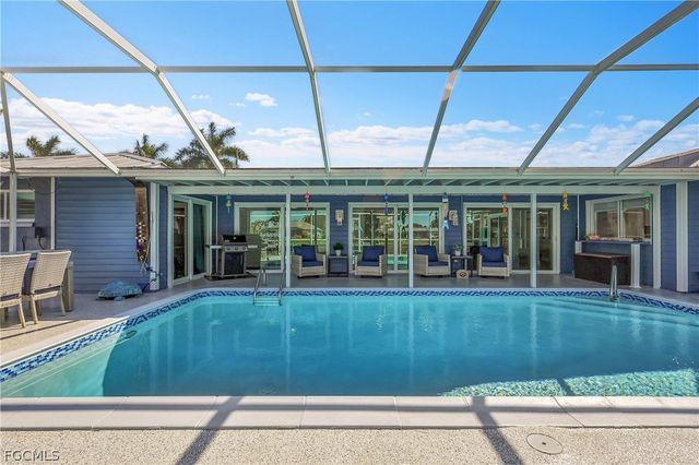 1221 SE 43rd TER, Cape Coral, FL 33904