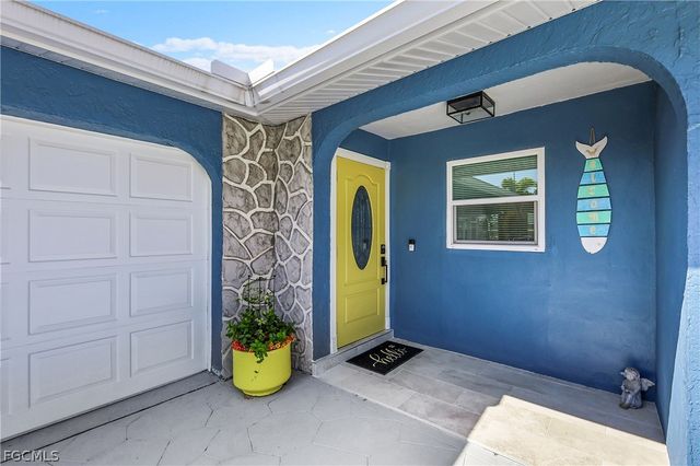 1221 SE 43rd TER, Cape Coral, FL 33904