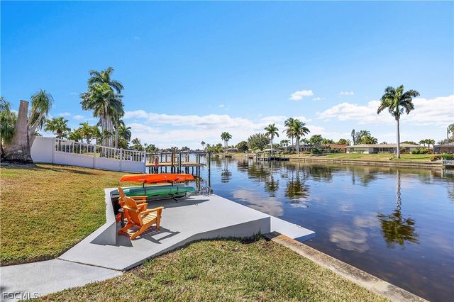 1221 SE 43rd TER, Cape Coral, FL 33904