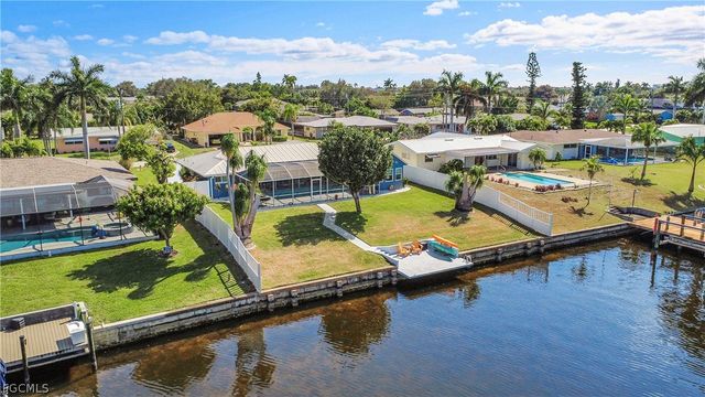 1221 SE 43rd TER, Cape Coral, FL 33904