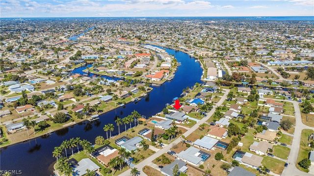 1221 SE 43rd TER, Cape Coral, FL 33904