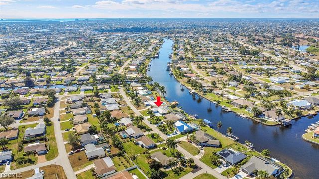 1221 SE 43rd TER, Cape Coral, FL 33904