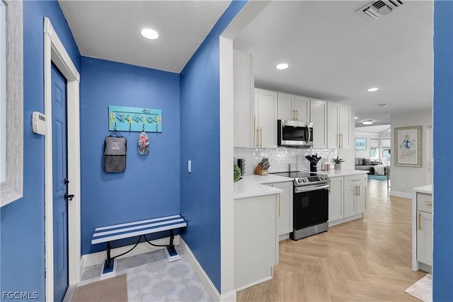 1221 SE 43rd TER, Cape Coral, FL 33904