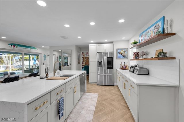 1221 SE 43rd TER, Cape Coral, FL 33904