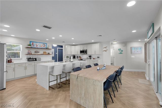 1221 SE 43rd TER, Cape Coral, FL 33904