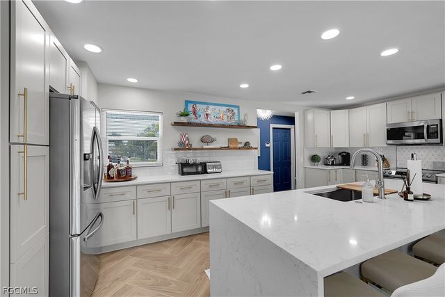 1221 SE 43rd TER, Cape Coral, FL 33904