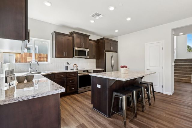 9136 Hensley Way, Elk Grove, CA 95758