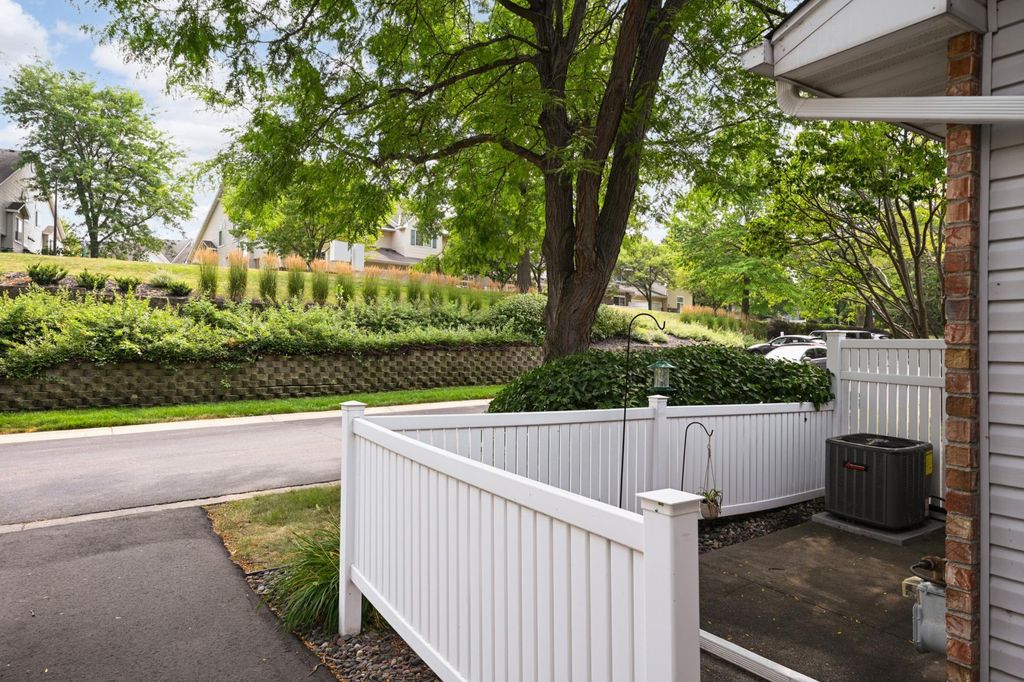 13533 Carmody Drive, Eden Prairie, MN 55344 — photo 4