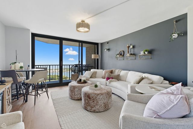 3660 N Lake Shore Drive 4208, Chicago, IL 60613