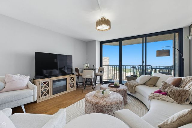 3660 N Lake Shore Drive 4208, Chicago, IL 60613