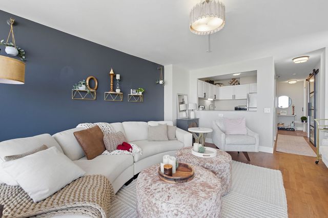 3660 N Lake Shore Drive 4208, Chicago, IL 60613