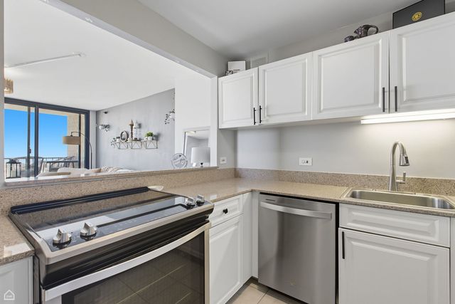 3660 N Lake Shore Drive 4208, Chicago, IL 60613