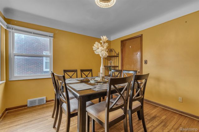 15361 Sprenger Avenue, Eastpointe, MI 48021