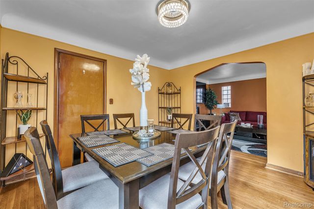 15361 Sprenger Avenue, Eastpointe, MI 48021