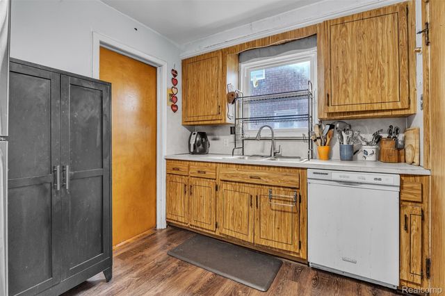 15361 Sprenger Avenue, Eastpointe, MI 48021