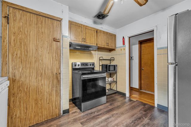 15361 Sprenger Avenue, Eastpointe, MI 48021