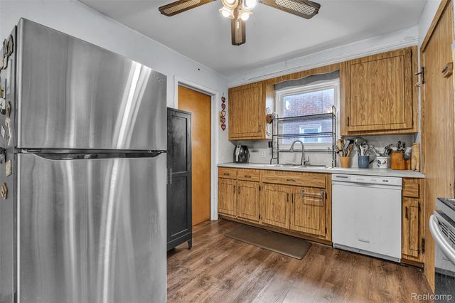 15361 Sprenger Avenue, Eastpointe, MI 48021