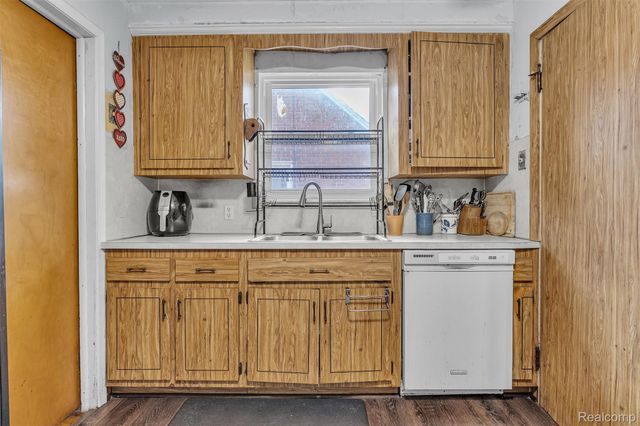 15361 Sprenger Avenue, Eastpointe, MI 48021