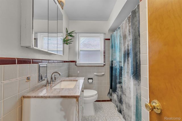 15361 Sprenger Avenue, Eastpointe, MI 48021