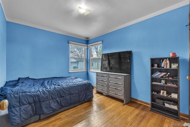 15361 Sprenger Avenue, Eastpointe, MI 48021