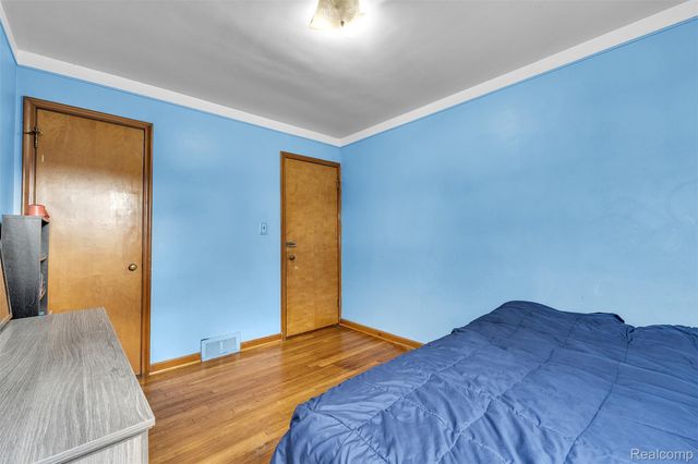 15361 Sprenger Avenue, Eastpointe, MI 48021