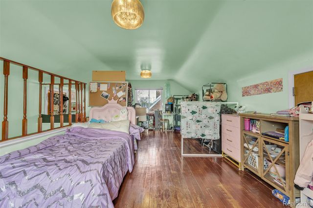 15361 Sprenger Avenue, Eastpointe, MI 48021