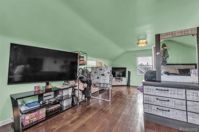 15361 Sprenger Avenue, Eastpointe, MI 48021