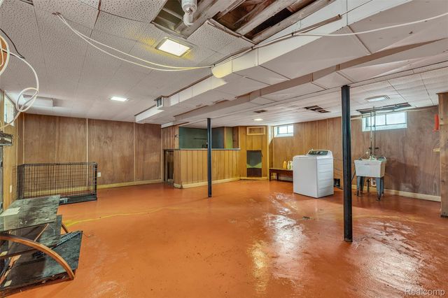 15361 Sprenger Avenue, Eastpointe, MI 48021