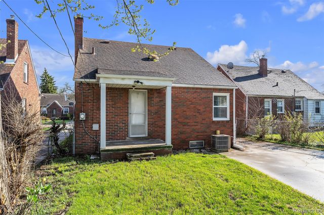 15361 Sprenger Avenue, Eastpointe, MI 48021