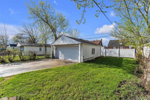 15361 Sprenger Avenue, Eastpointe, MI 48021