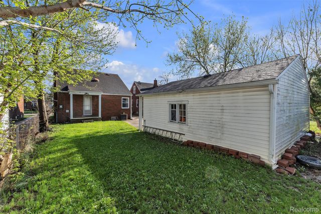 15361 Sprenger Avenue, Eastpointe, MI 48021