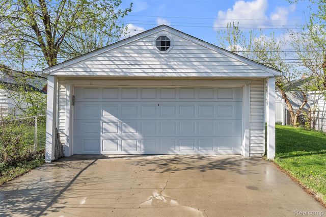 15361 Sprenger Avenue, Eastpointe, MI 48021
