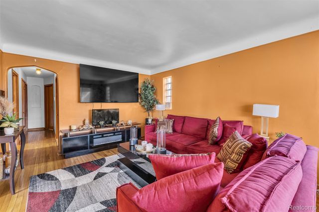 15361 Sprenger Avenue, Eastpointe, MI 48021