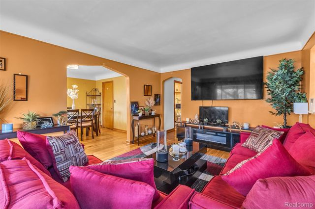 15361 Sprenger Avenue, Eastpointe, MI 48021