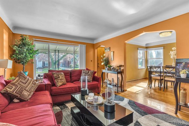 15361 Sprenger Avenue, Eastpointe, MI 48021