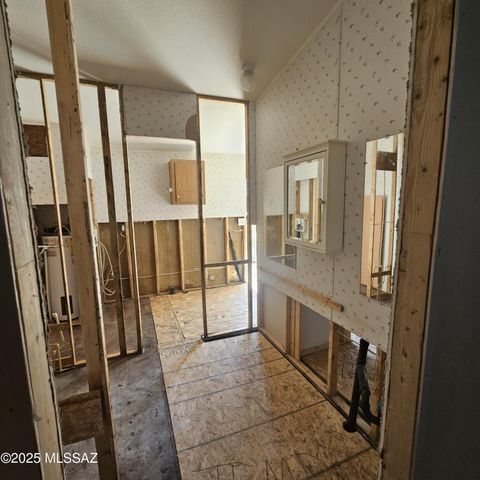 977 N Saddleback Circle, Tombstone, AZ 85638