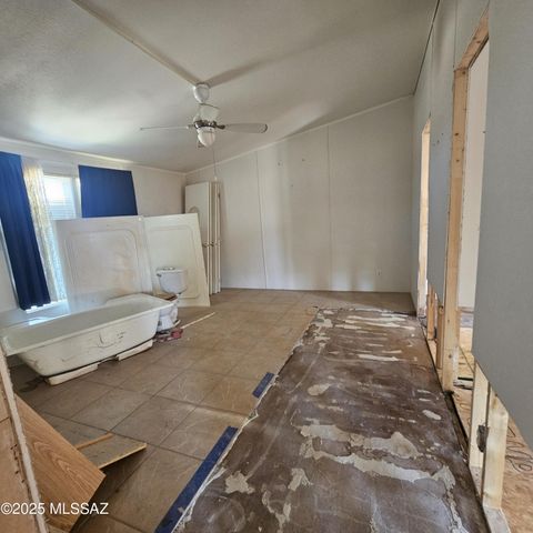 977 N Saddleback Circle, Tombstone, AZ 85638