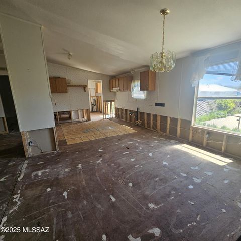 977 N Saddleback Circle, Tombstone, AZ 85638