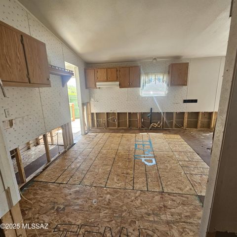 977 N Saddleback Circle, Tombstone, AZ 85638