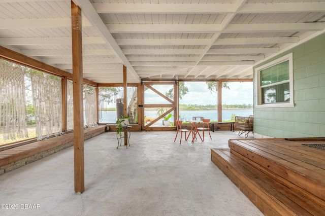 5528 W Bayshore Drive, Port Orange, FL 32127