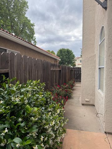 1004 Shasta Ave, Modesto, CA 95358