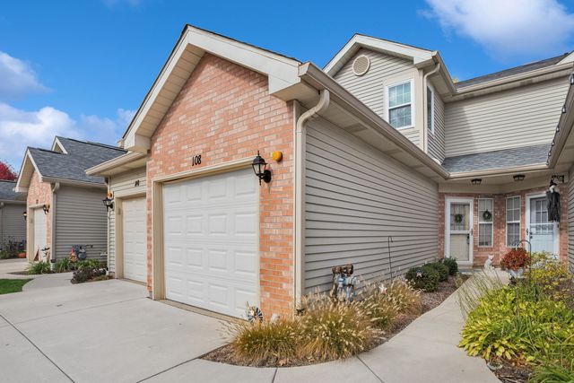 108 Golfview Drive, Glendale Heights, IL 60139