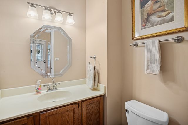 108 Golfview Drive, Glendale Heights, IL 60139