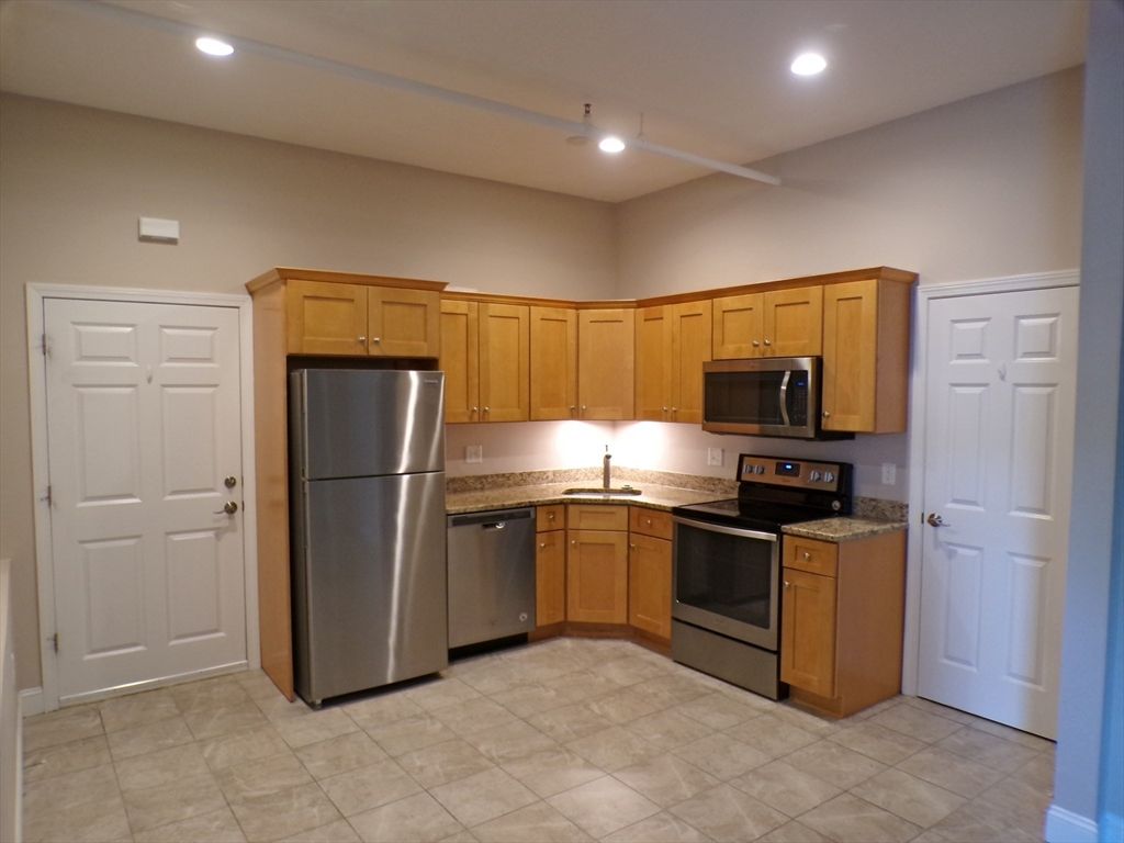 1072 Washington St 3, Weymouth, MA 02189