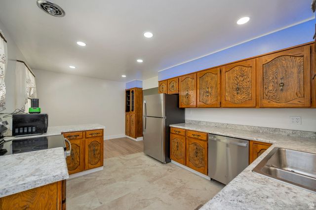 6871 S SPRINGBROOK WAY, Cottonwood Heights, UT 84121