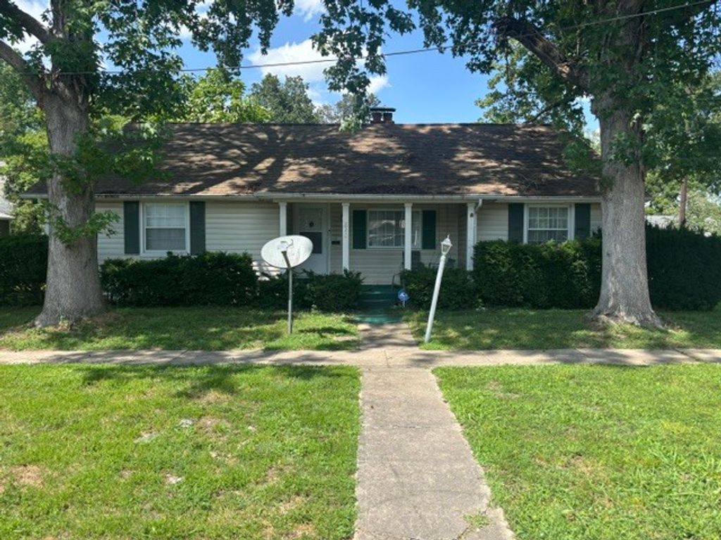 Image 1 of property listing at 810 E 7th Street, Centralia, IL 62801