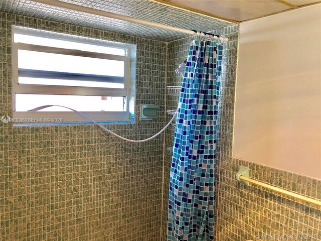 121 Golden Isles Dr 407, Hallandale Beach, FL 33009