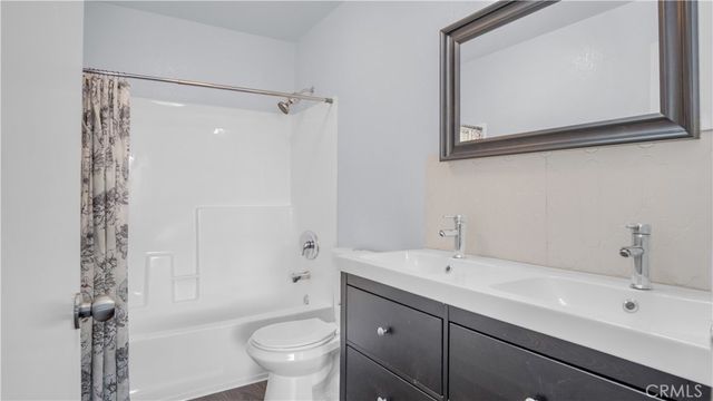 6100 Rugby Ave 313, Huntington Park, CA 90255